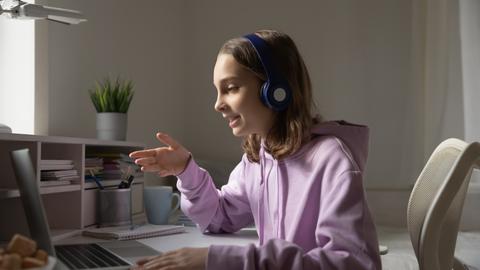 How are online exams taken in different countries?