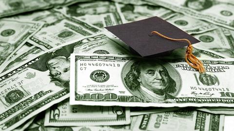 American students demand to lower tuition fees if the distance learning continues