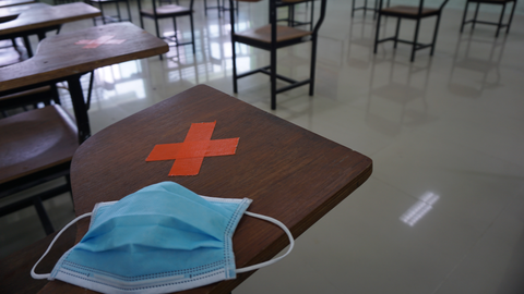 In the US, police arrest a student who went to school despite the quarantine 