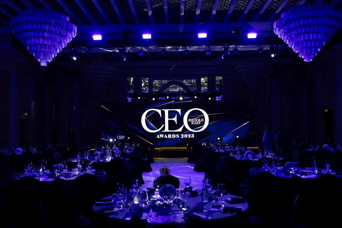 ¡Mila Smart Semeshkina recibe el premio CEO Middle East Awards 2023!